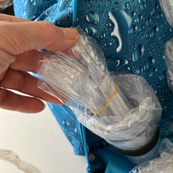 NWOT* Thermos brand cooler/picnic napsack with plastic plate, cups, cutlery - Picture 11 of 15